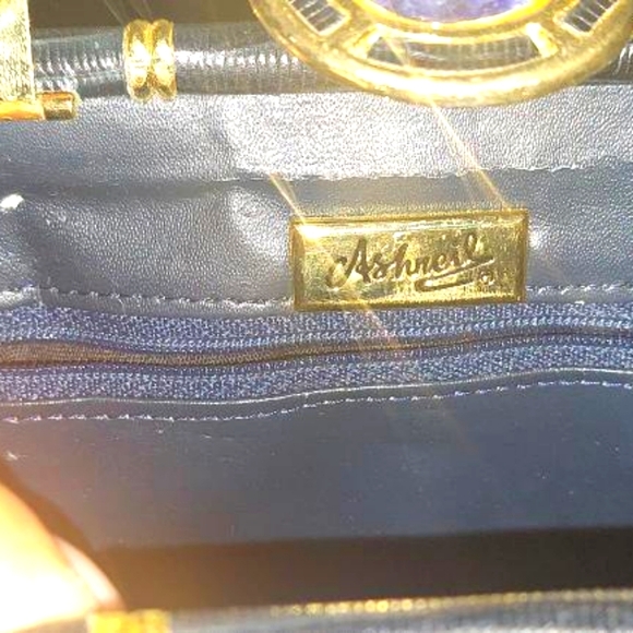 Ashneil Vintage Leather Purse - Picture 4 of 5